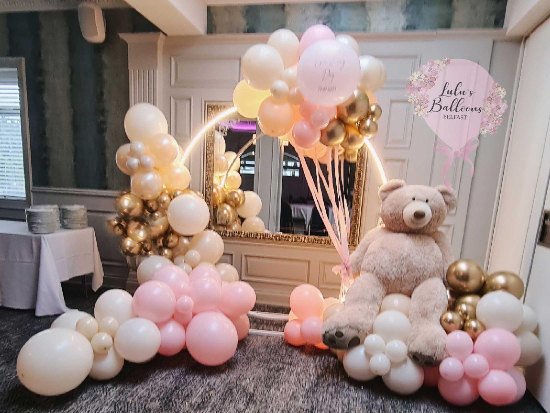 Lulu's Balloons Belfast balloon ring